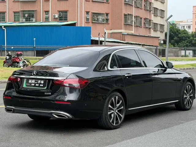 Mercedes-Benz E-Class — Фото автомобиля 7