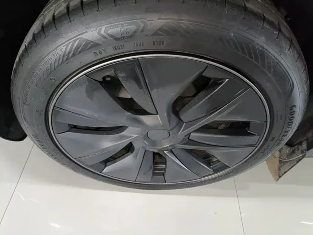 Tesla Model Y — Фото автомобиля 22