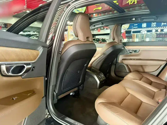 Volvo S90 — Фото автомобиля 13
