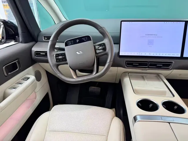 Li Auto MEGA — Фото автомобиля 5