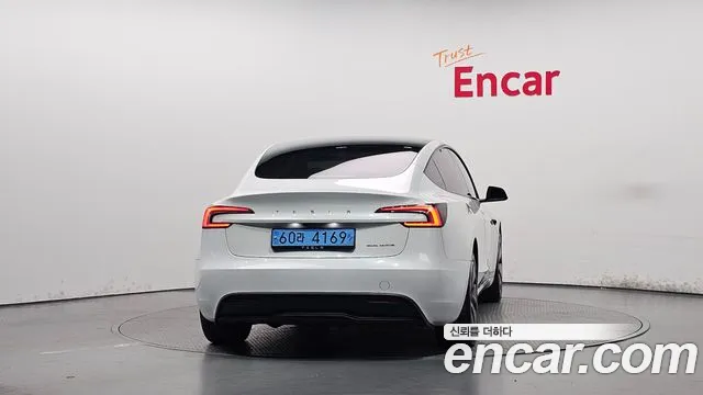 Tesla Model 3 — Фото автомобиля 3