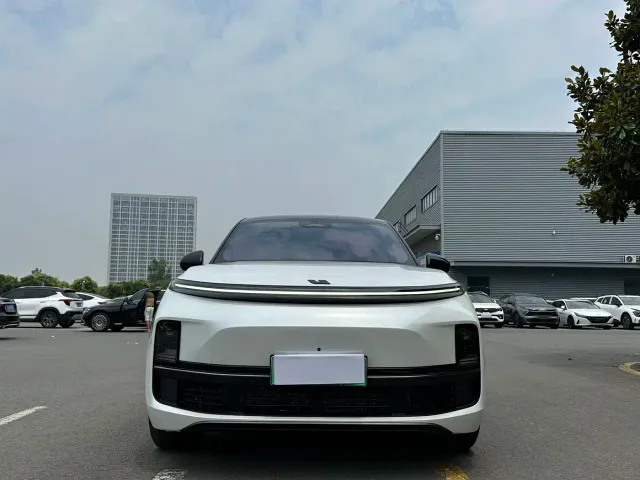 Li Auto L8 — Фото автомобиля 2