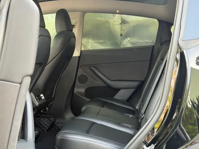 Tesla Model Y — Фото автомобиля 7