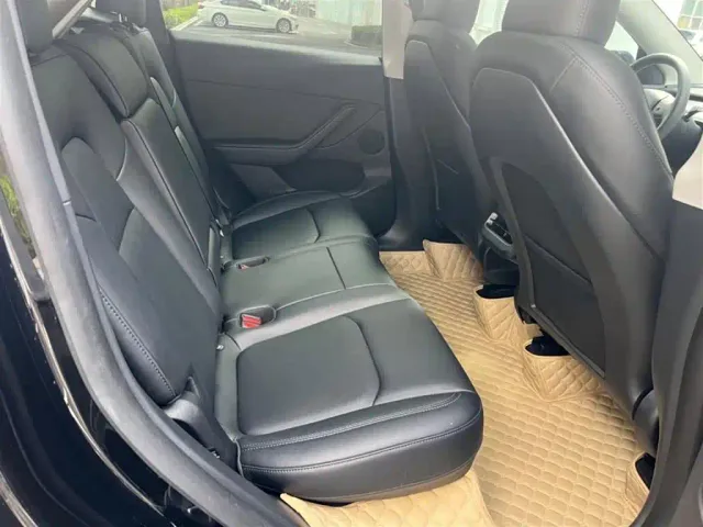 Tesla Model Y — Фото автомобиля 11