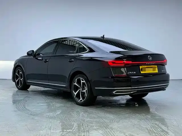 Volkswagen Passat — Фото автомобиля 4