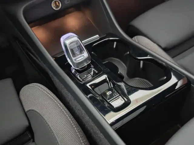 Volvo XC40 — Фото автомобиля 18