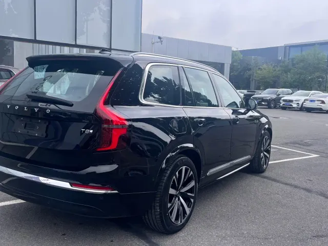 Volvo XC90 — Фото автомобиля 9