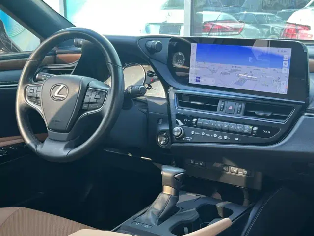 Lexus ES — Фото автомобиля 12