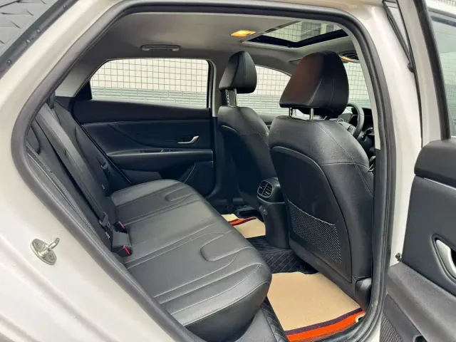 Hyundai Elantra — Фото автомобиля 6