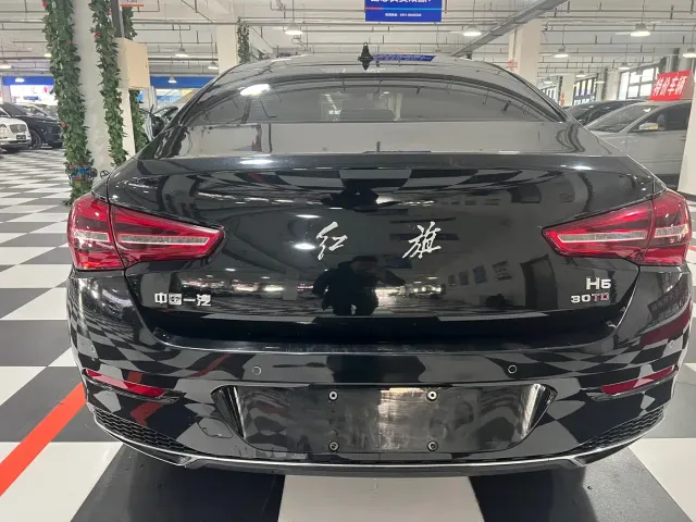 Hongqi H5 — Фото автомобиля 8