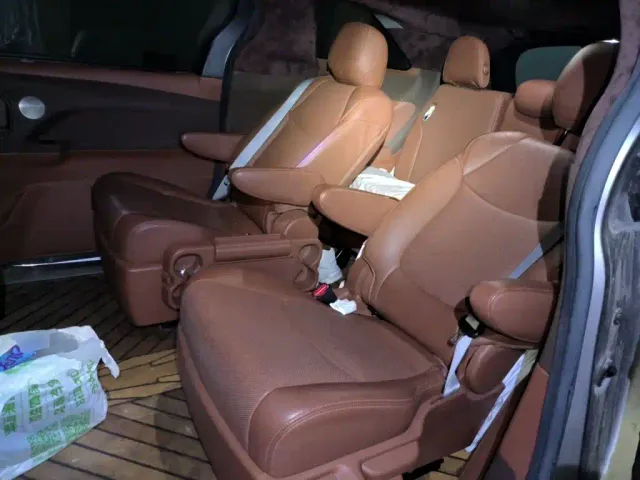 Toyota Sienna — Фото автомобиля 18