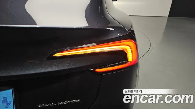 Tesla Model 3 — Фото автомобиля 21