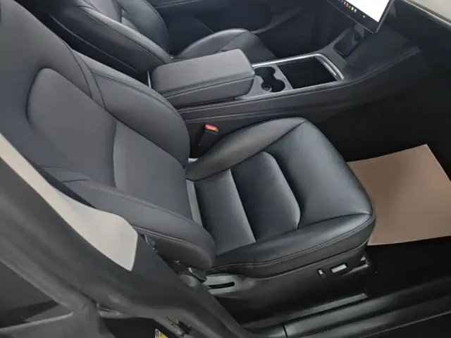 Tesla Model Y — Фото автомобиля 24