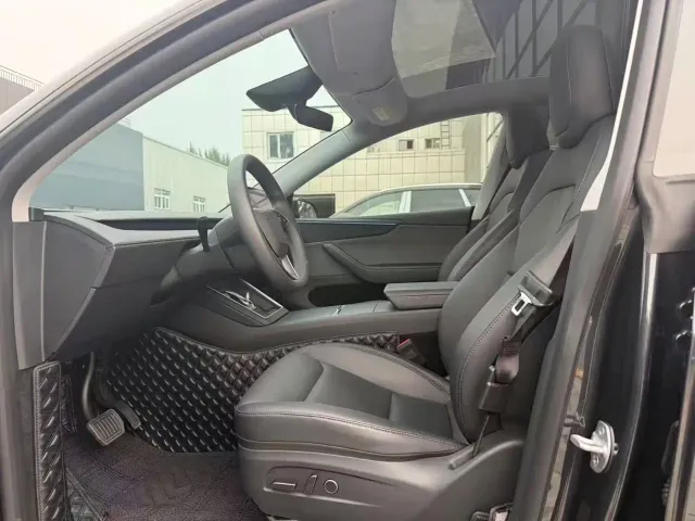 Tesla Model Y — Фото автомобиля 4