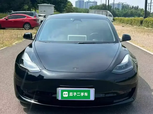 Tesla Model 3 — Фото автомобиля 2