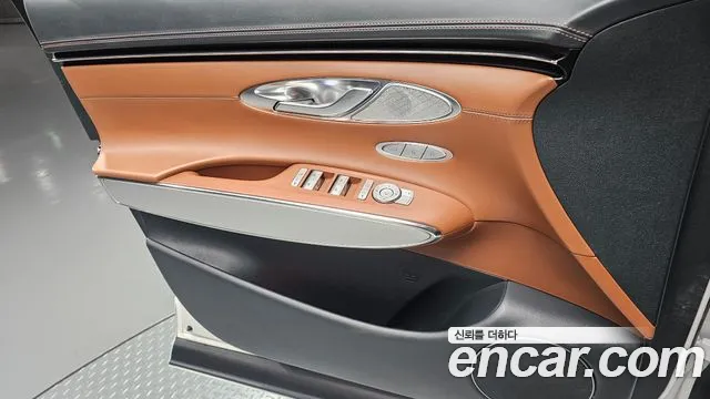 Genesis GV70 — Фото автомобиля 23