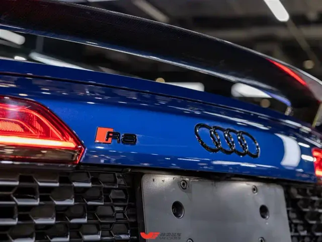 Audi R8 — Фото автомобиля 10