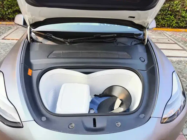 Tesla Model Y — Фото автомобиля 3
