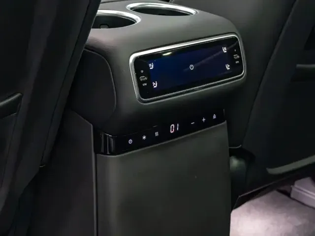 Li Auto L8 — Фото автомобиля 20