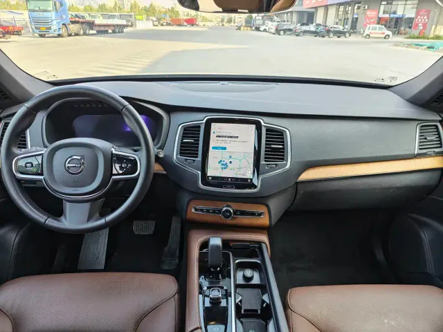 Volvo XC90 — Фото автомобиля 8