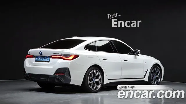 BMW i4 — Фото автомобиля 2