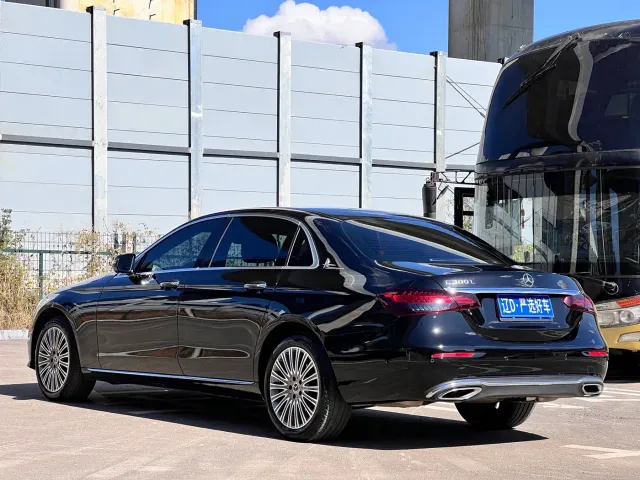Mercedes-Benz E-Class — Фото автомобиля 6