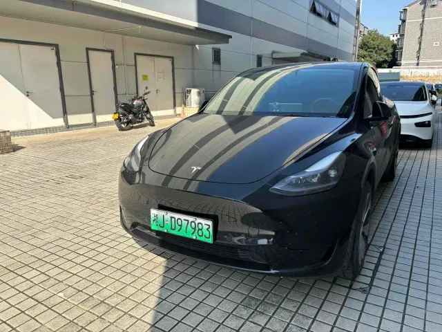 Фотография автомобиля — Tesla Model Y