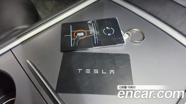 Tesla Model 3 — Фото автомобиля 16