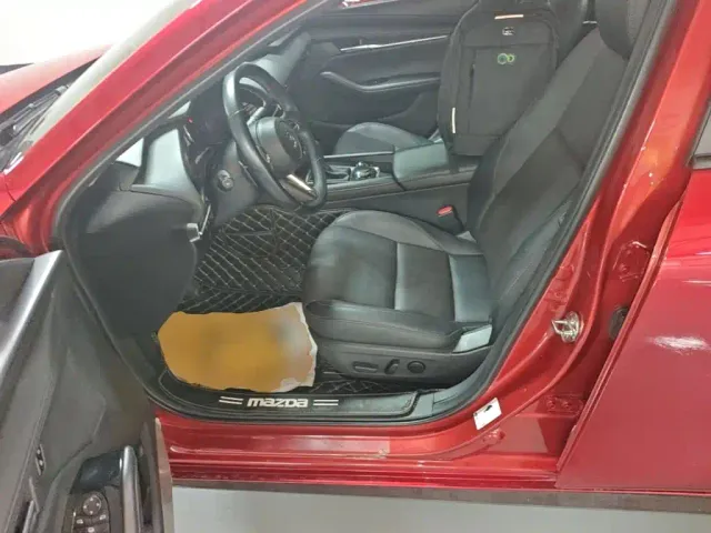 Mazda Axela — Фото автомобиля 11