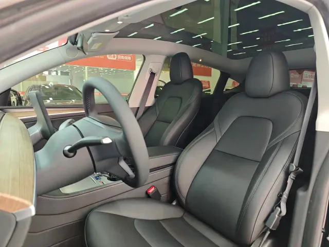 Tesla Model Y — Фото автомобиля 11