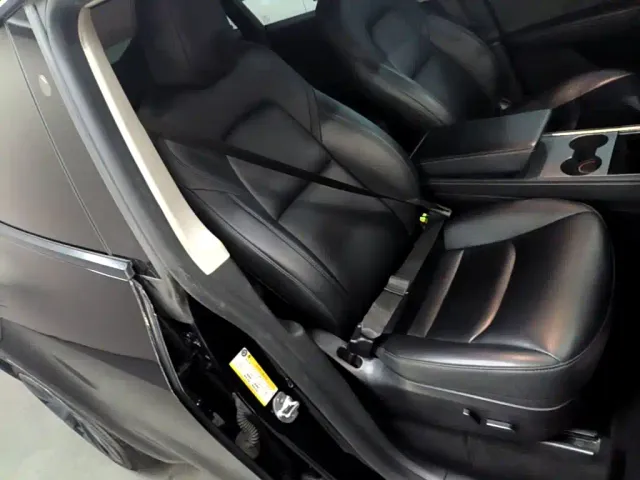 Tesla Model Y — Фото автомобиля 24