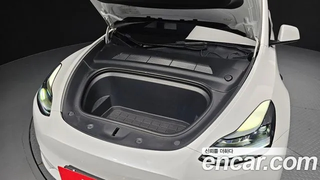 Tesla Model Y — Фото автомобиля 4