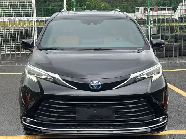 Toyota Sienna — Фото автомобиля 2