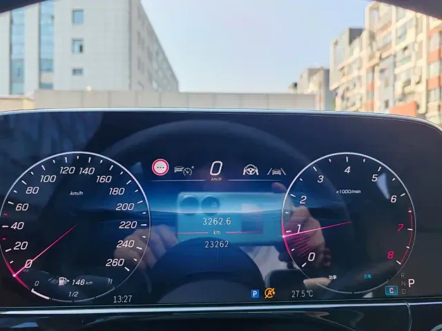 Mercedes-Benz E-Class — Фото автомобиля 11