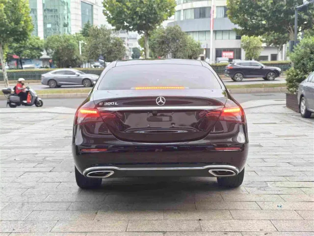 Mercedes-Benz E-Class — Фото автомобиля 8