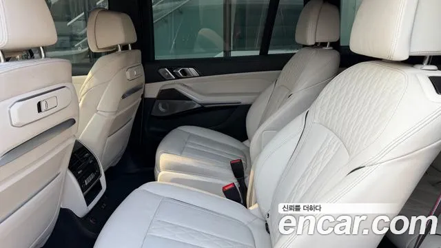 BMW X7 M60i xDrive M Sport 6 мест — Фото автомобиля 10