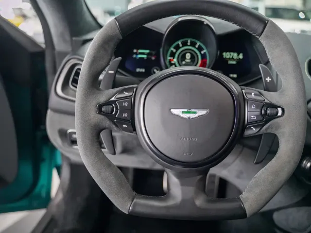 Aston Martin V8 Vantage — Фото автомобиля 5