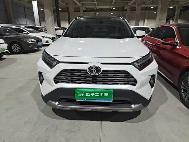 Toyota RAV4 — Фото автомобиля 2