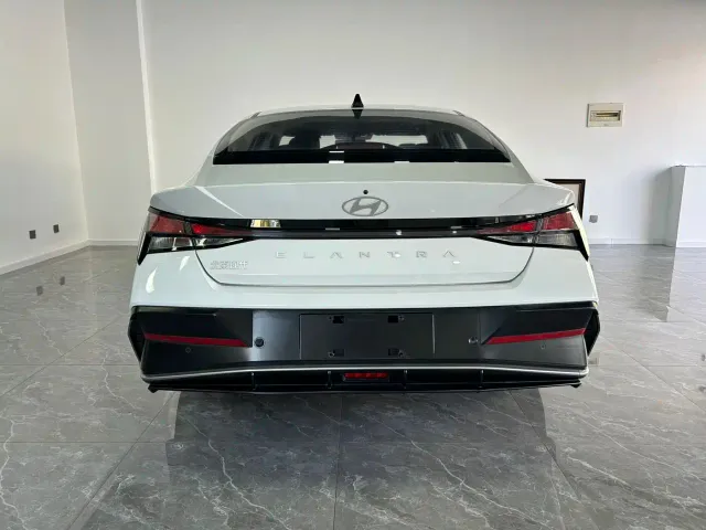 Hyundai Elantra — Фото автомобиля 8