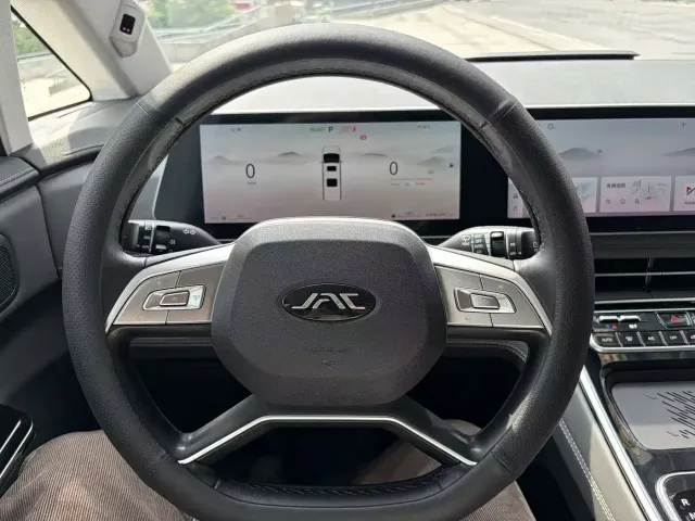 JAC Refine RF8 PHEV — Фото автомобиля 17