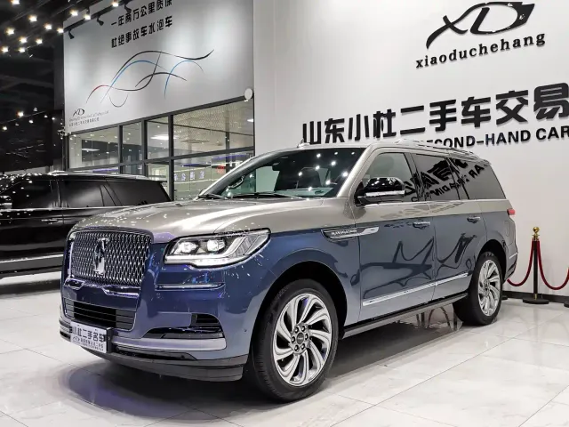 Lincoln Navigator — Фото автомобиля 3