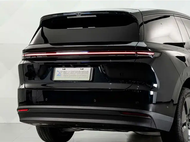 Li Auto i8 — Фото автомобиля 7