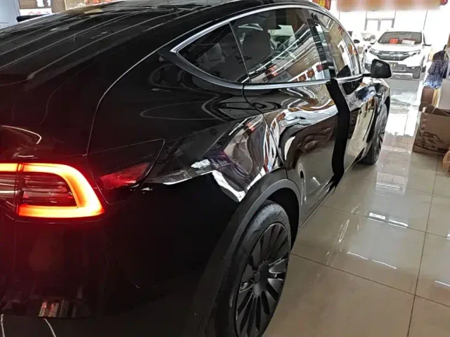Tesla Model Y — Фото автомобиля 6
