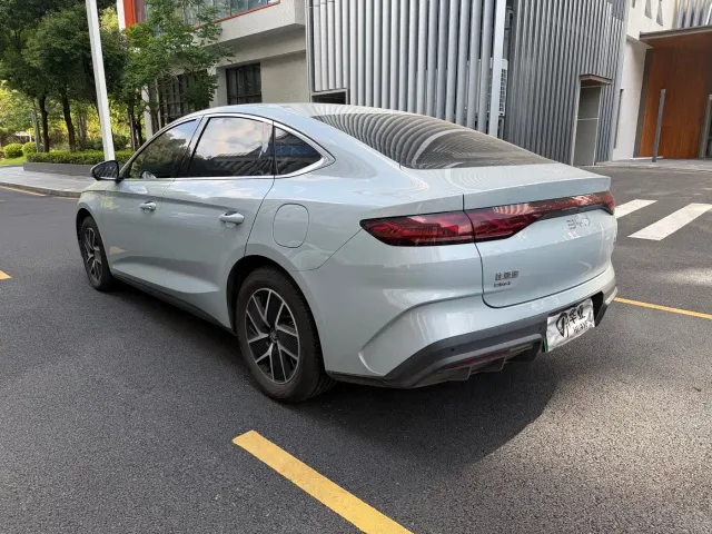 BYD Qin L — Фото автомобиля 9