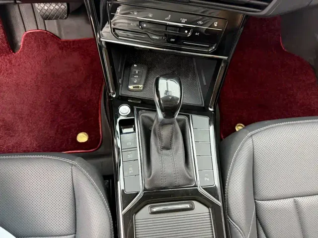 Volkswagen Passat 2025 Outstanding 380TSI Dragon Soaring Edition — Фото автомобиля 14