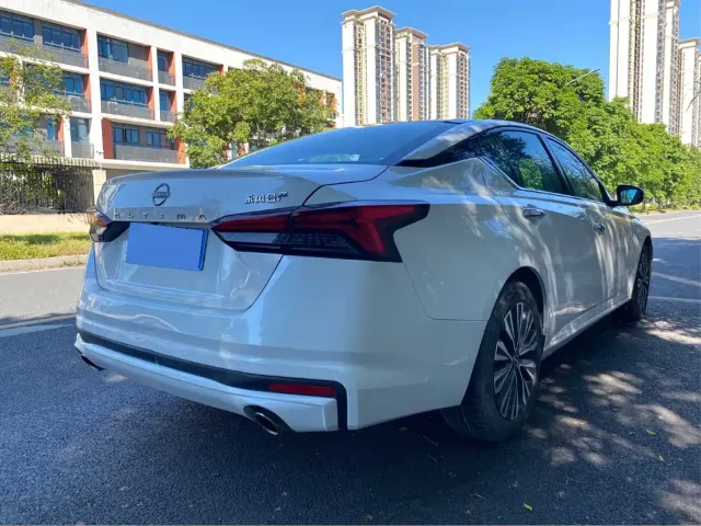 Nissan Teana — Фото автомобиля 4