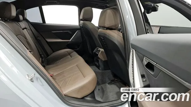 BMW 5-Series — Фото автомобиля 12