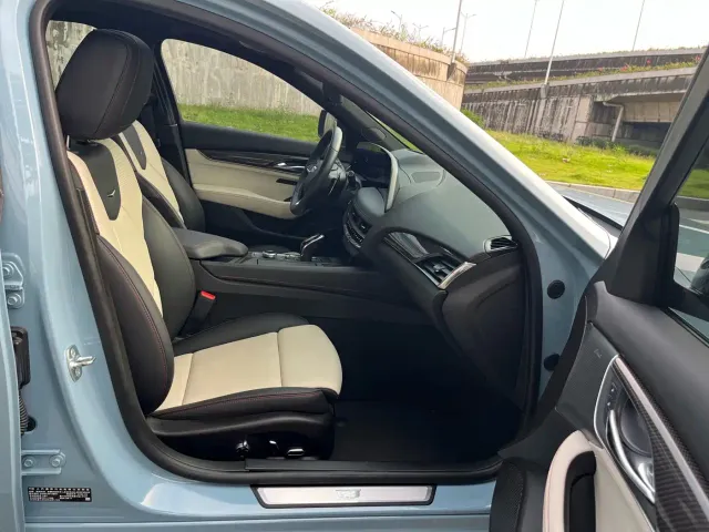 Cadillac CT5 — Фото автомобиля 11