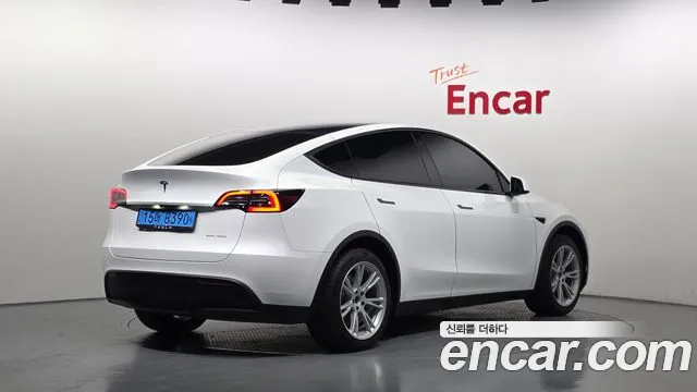 Tesla Model Y — Фото автомобиля 2