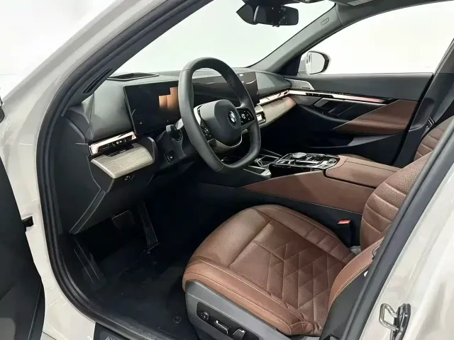 BMW 5 Series — Фото автомобиля 5